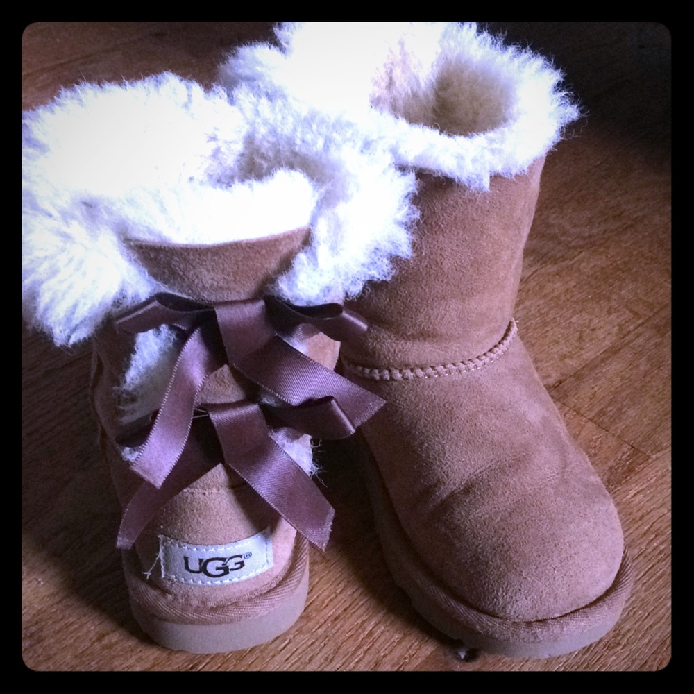 Girls UGG Bailey Bow II boots chestnut size 11